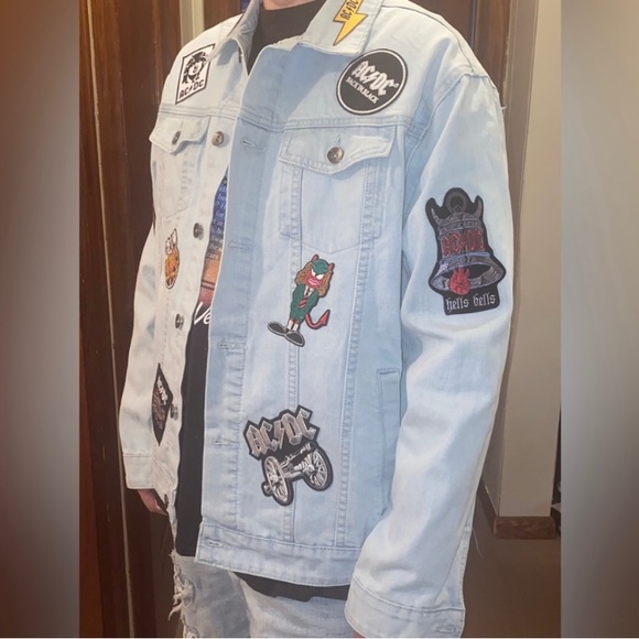 AC/DC DENIM JACKET EMBELLISHED WITH 16 PATCHES & 3-4 BUTTONS/PINS AND BACK ART - Picture 3 of 13